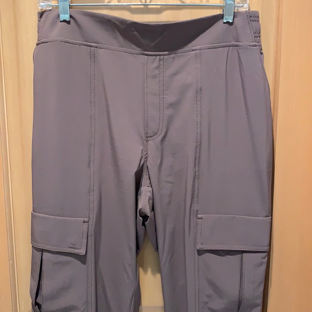 Athleta Chelsea utility jogger in size 8.